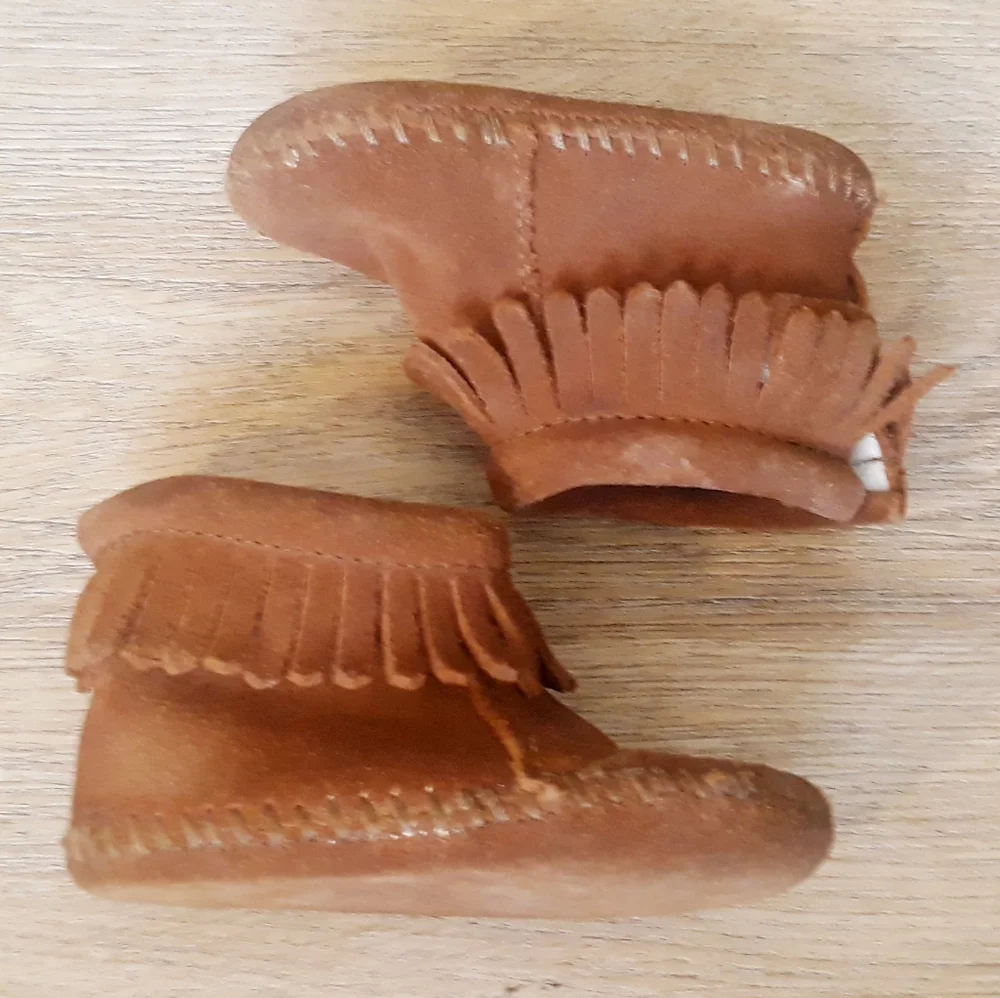 Minnetonka Fringe Moccasins / Baby Size 2 Tan Leather Moccasins